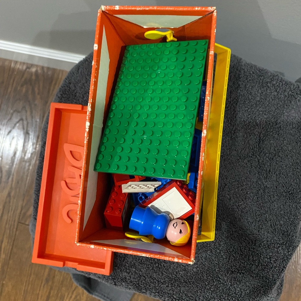 Vintage Lego tote and Lego piece lot from 1990’s - Picture 6 of 15